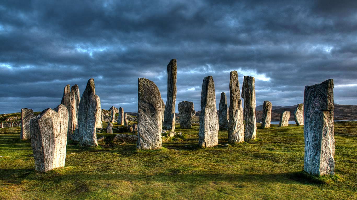 The Callanish Stones on the Isle of Lewis, Scotland (© Tomas Vrba and Lindsey Parkinson/500px)(Bing United Kingdom)