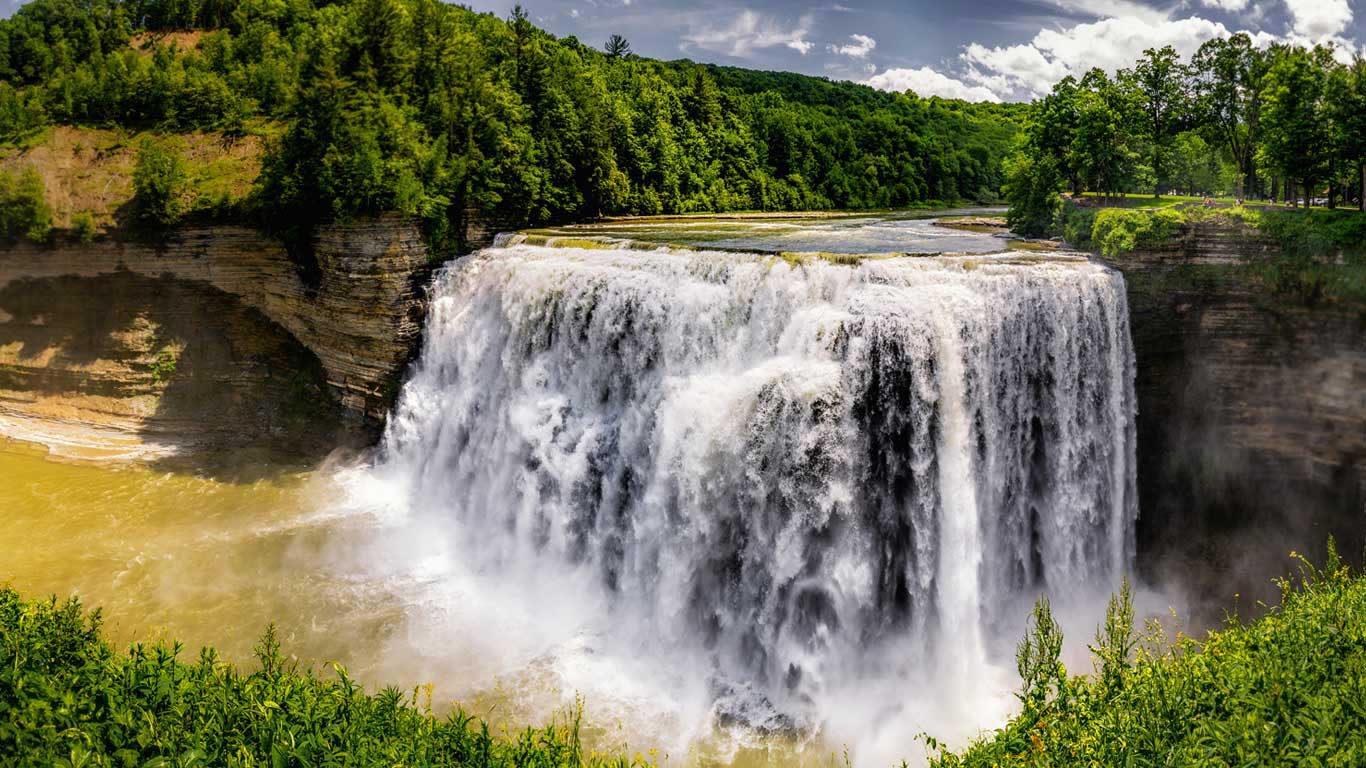 Middle Falls at Letchworth State Park, New York, USA (© Posnov/Moment/Getty Images)(Bing United Kingdom)