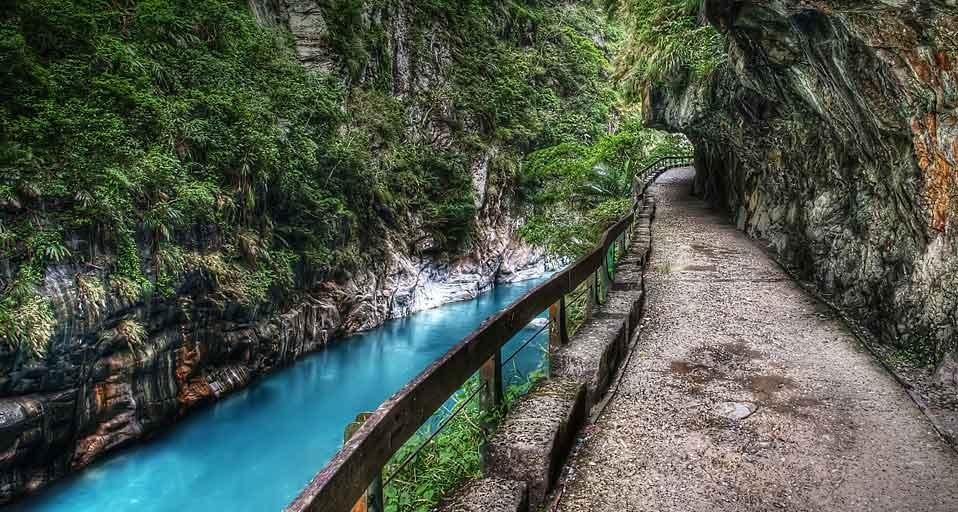 Shakadang River trail along Shakadang Valley, Taroko Gorge, Taiwan (© James Lambie Photography/Flickr/Getty Images) &copy; (Bing Canada)