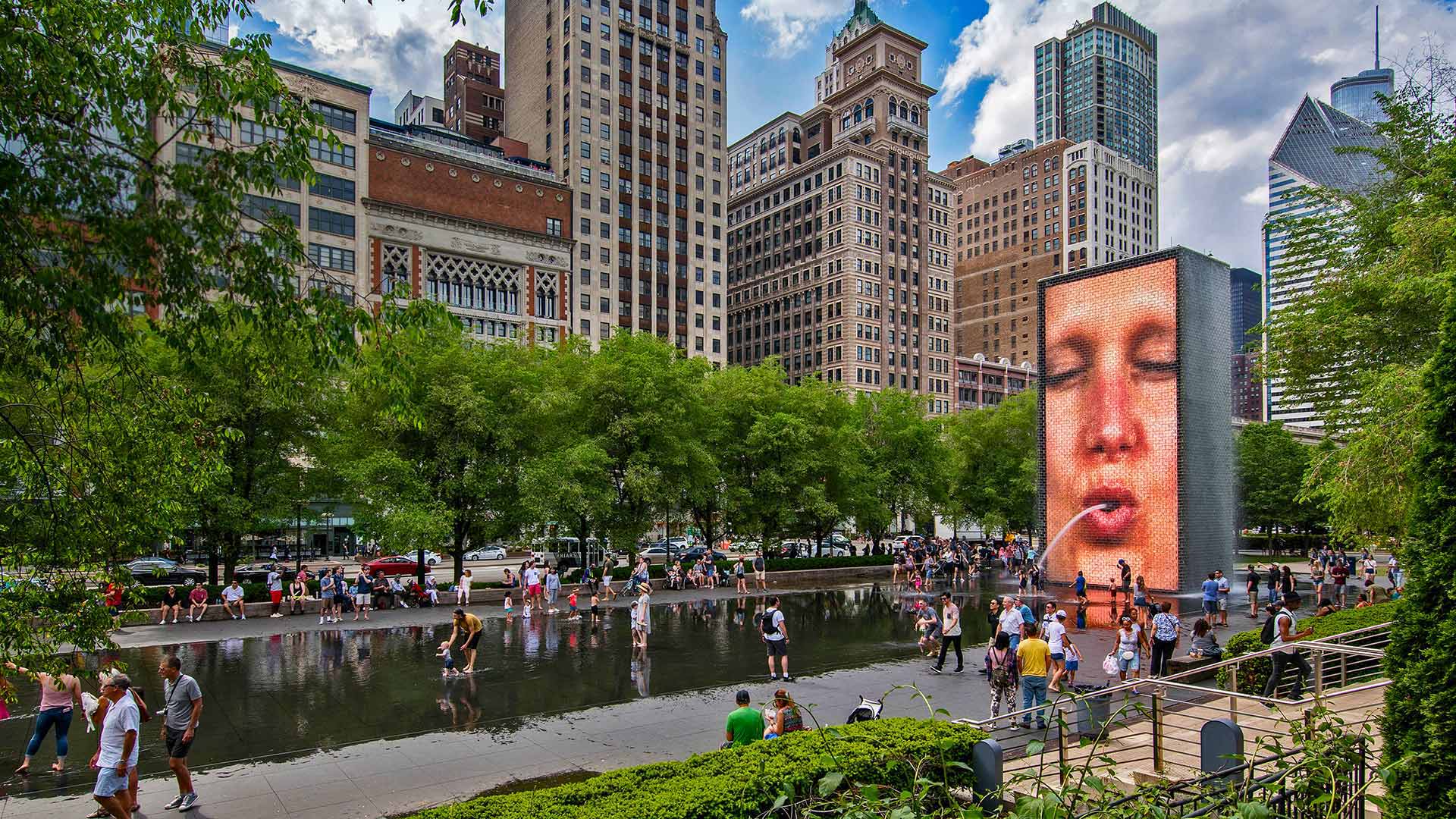 Crown Fountain, by Catalan artist Jaume Plensa, in Millennium Park, Chicago, Illinois, USA (© imageBROKER/Alamy)(Bing United Kingdom)