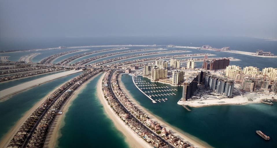 Luftaufnahme der künstlichen Insel in Palmenform, Dubai, Vereinigte Arabische Emirate – OSOMEDIA/agefotostock &copy; (Bing Germany)