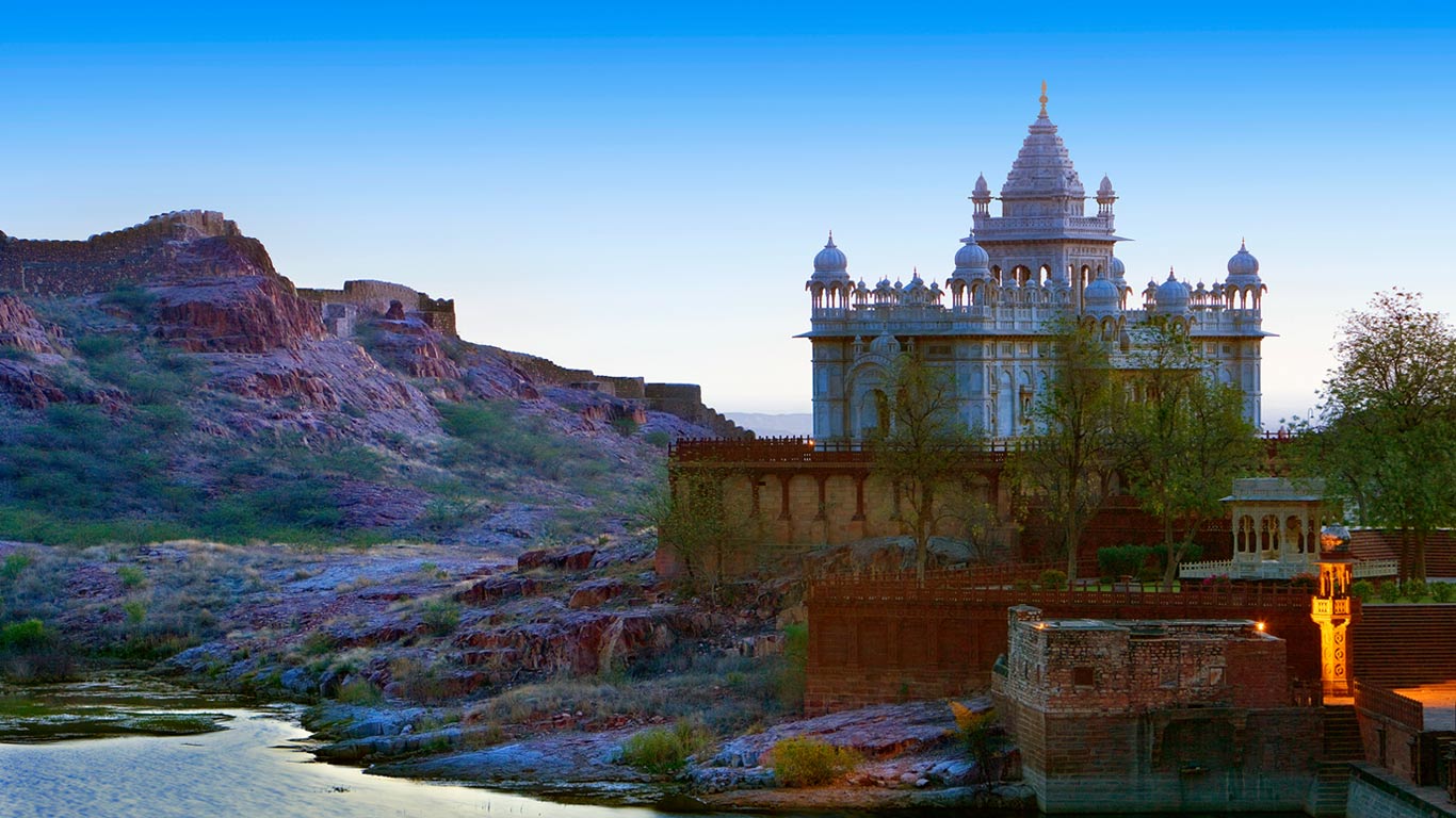 Jaswant Thada in Jodhpur, India (© Lucas Vallecillos/age fotostock)(Bing United Kingdom)