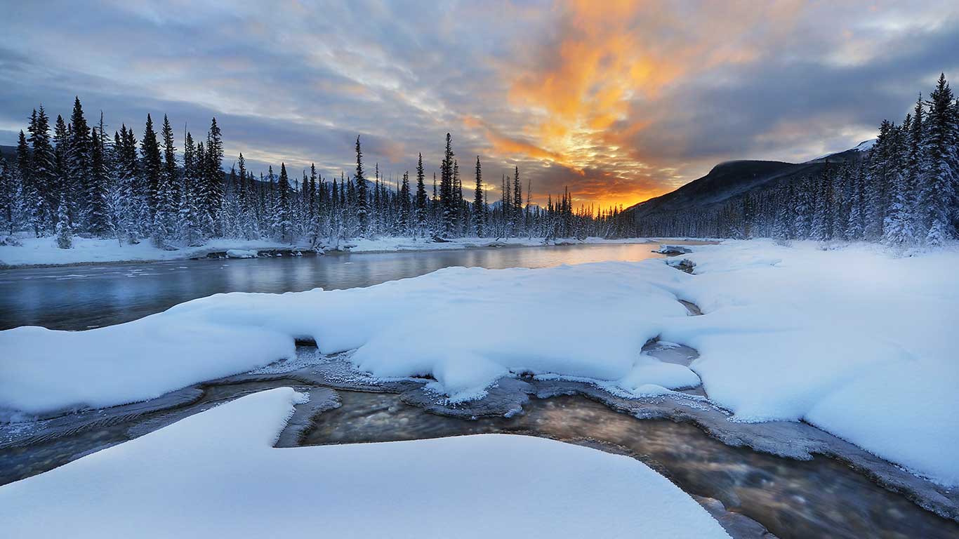 Sunrise at Castle mountain area of Banff national park, Alberta (© Yu Liu Photography/Moment/Getty Images)(Bing Canada)