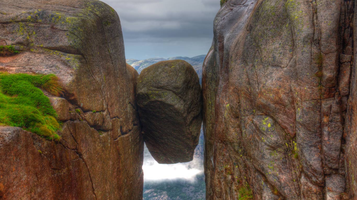 The Kjeragbolten boulder on Kjerag, a mountain, Rogaland, Norway (© Nataliia Anisimova/Alamy)(Bing United Kingdom)