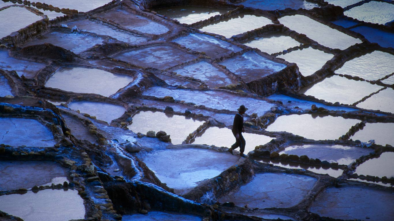 Salineras de Maras, Sacred Valley, near Cuzco, Peru (© Enrico Martino/SIME/4Corners)(Bing United States)