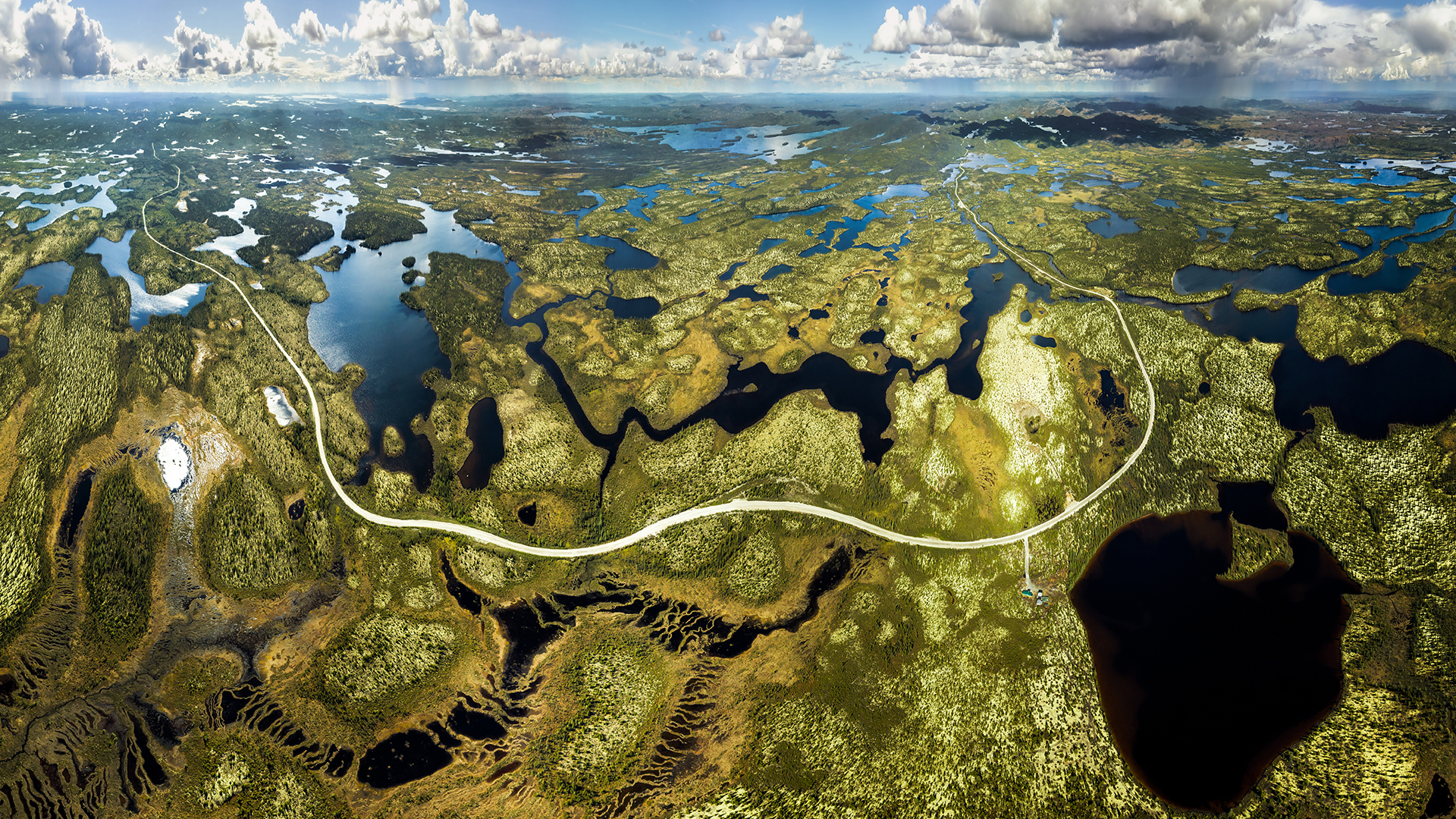 Trans-Taiga Road in Northern Quebec (© Posnov/Getty Images)(Bing Canada)