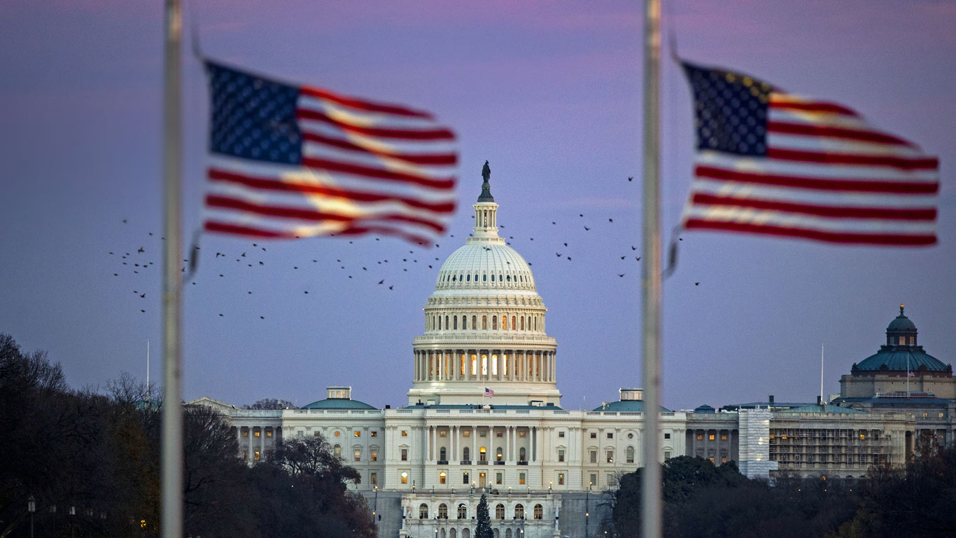 The US Capitol with flags at half-staff as former President George H.W. Bush lies in state at the Capitol rotunda, Washington, DC, on Dec 3, 2018 (© Al Drago/Bloomberg via Getty Images)(Bing United States)