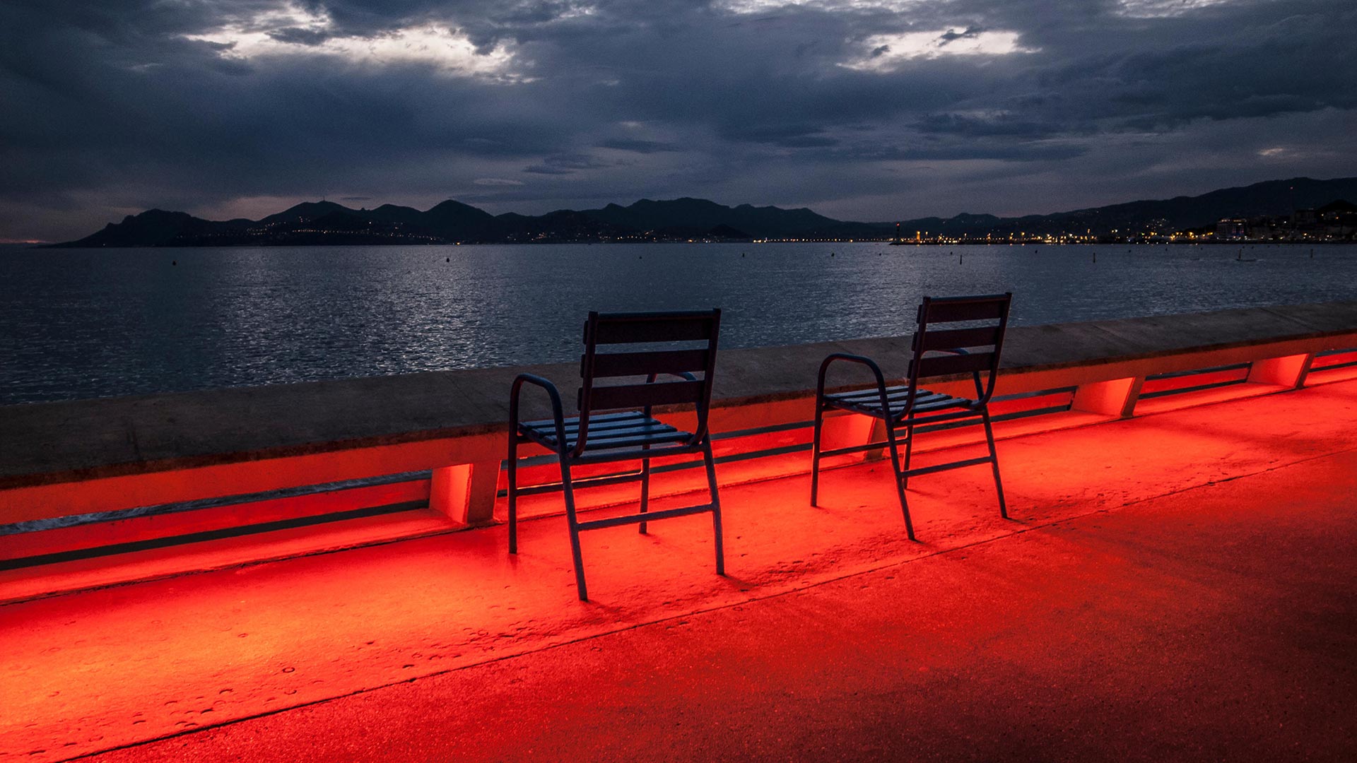Deux chaises sur la croisette, Cannes (© BEAUMONT Frédéric/Alamy)(Bing France)