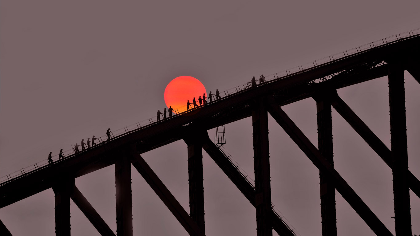 Sydney Harbour Bridge in Sydney, Australia (© Grant Faint/Offset)(Bing United Kingdom)