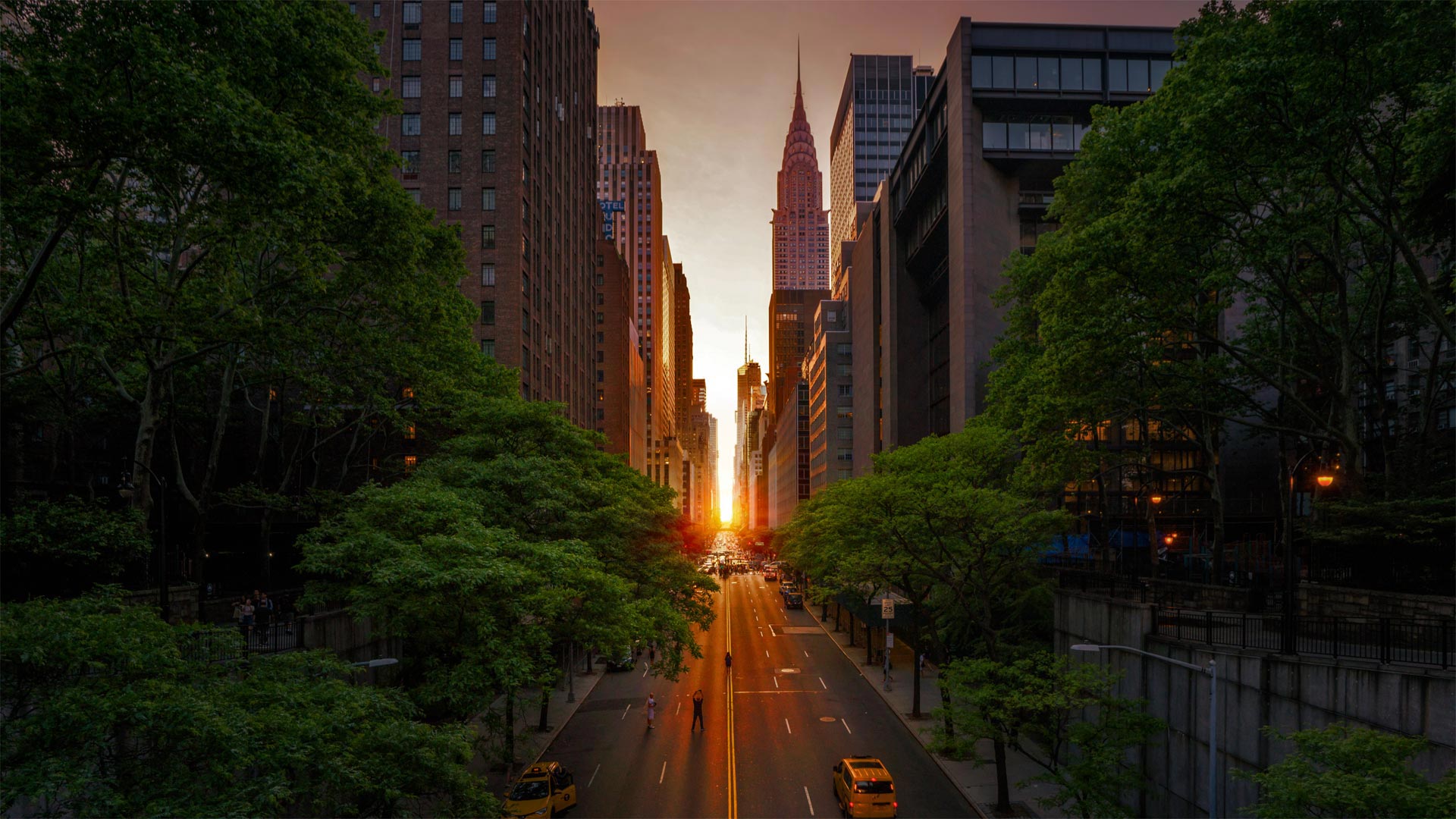 42nd Street with the Chrysler Building during Manhattanhenge in 2018, New York City (© Dennis Fischer Photography/Getty Images)(Bing Canada)