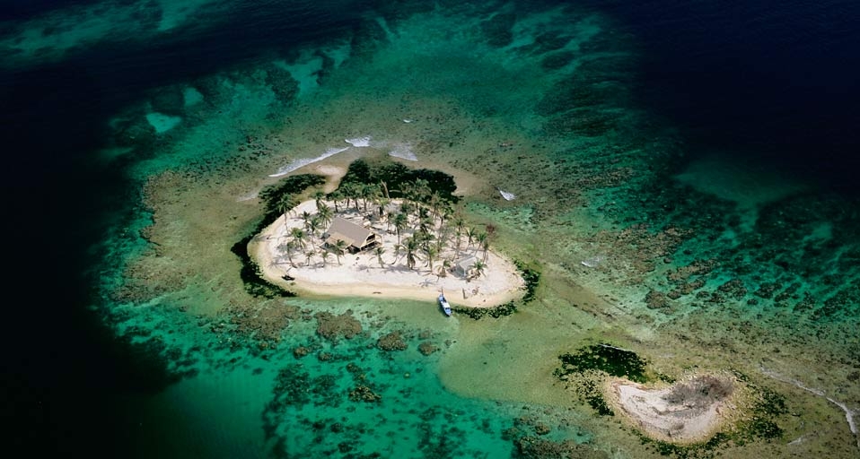 A sandy cay off of Útila Island, Honduras -- Mike Ricciardi/Photolibrary &copy; (Bing United Kingdom)