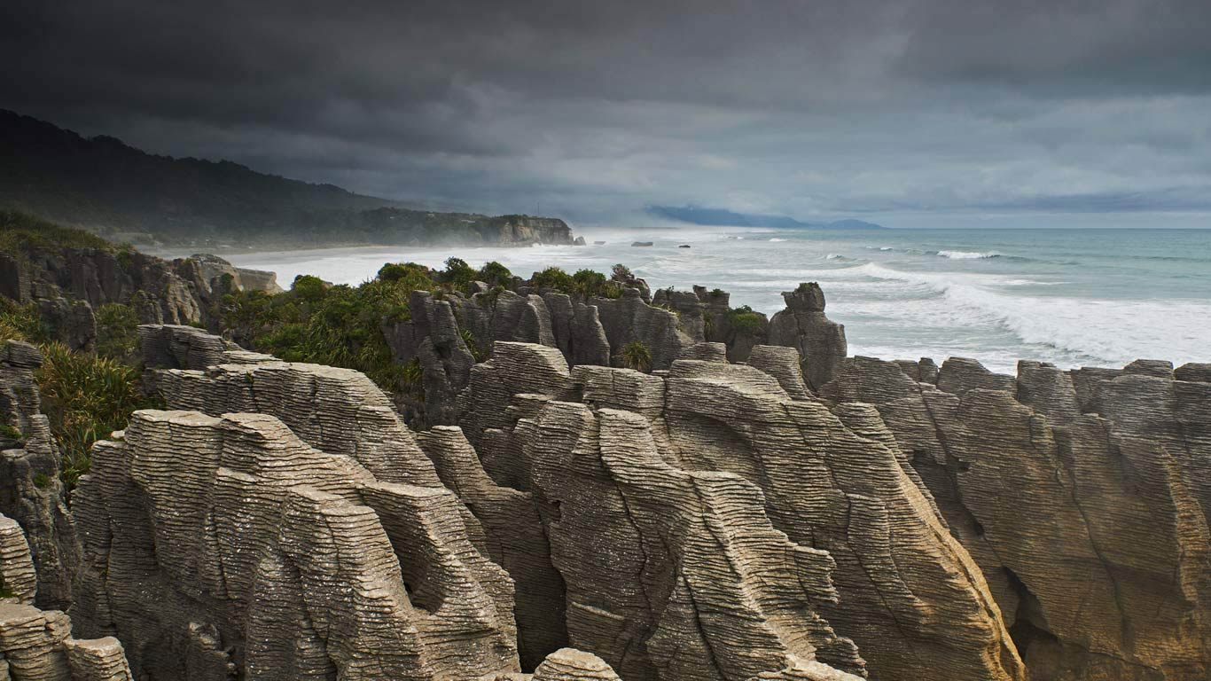 For Waitangi Day, the Pancake Rocks on New Zealand’s South Island (© Michael Reusse/Westend61/Offset)(Bing Canada)