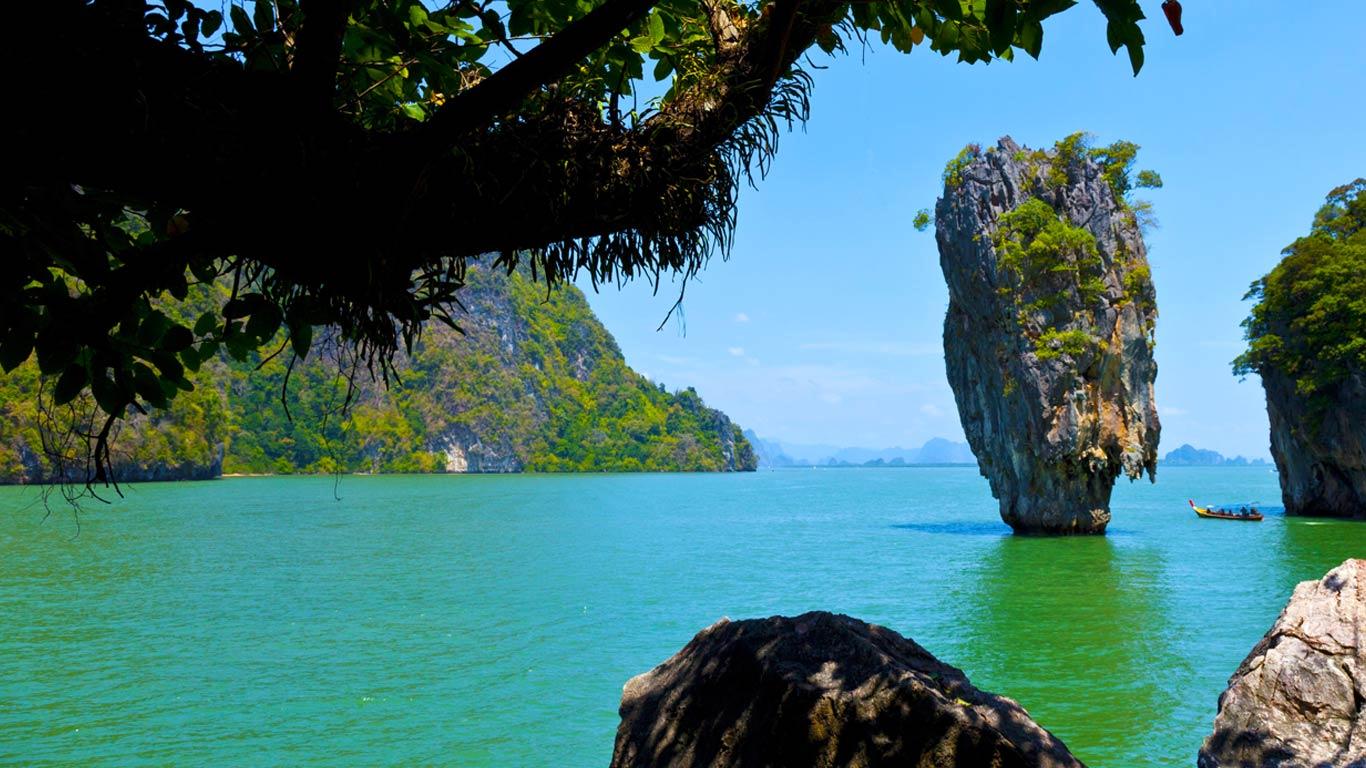 James Bond Island, Phang Nga Bay, Thailand, Asia (© Juan Carlos Muñoz/Age Fotostock)(Bing United Kingdom)