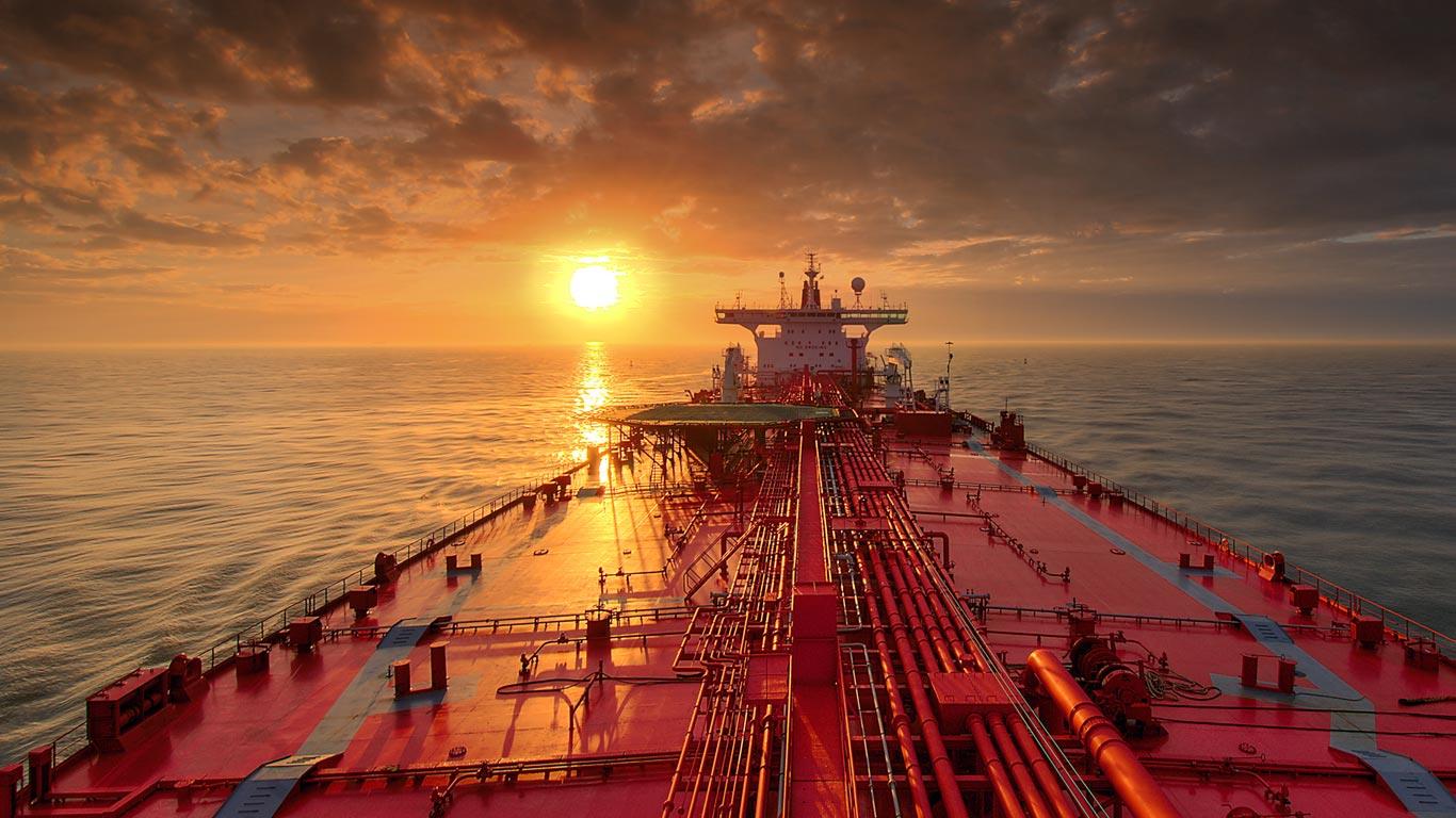Oil tanker near Galveston, Texas, USA (© Louis Vest/Getty Images)(Bing United Kingdom)