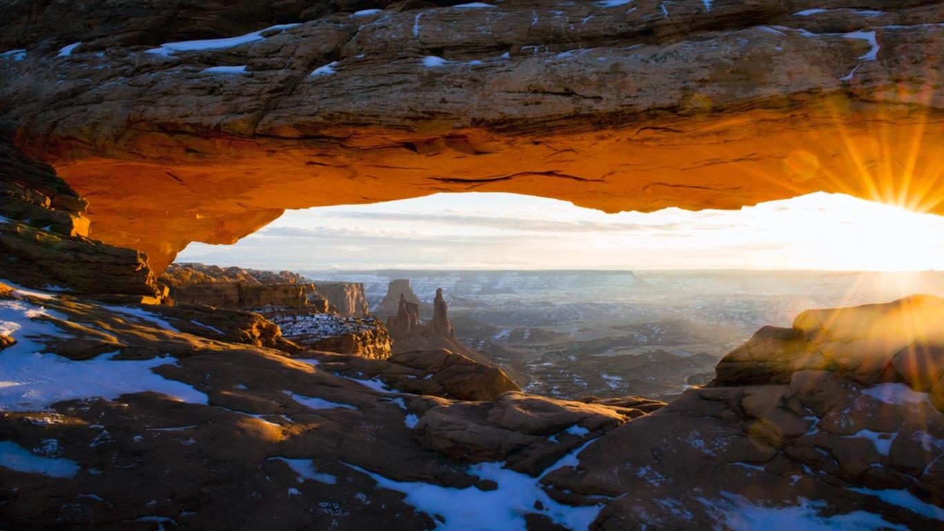 The sun peeks through Mesa Arch in Canyonlands National Park, Utah (© Zev Yanovich)(Bing United States)