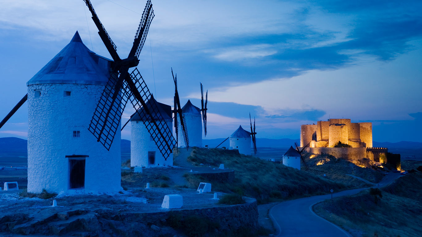 Windmills in Consuegra, Castilla-La Mancha, Spain (© Juan José Pascual/age fotostock)(Bing United Kingdom)