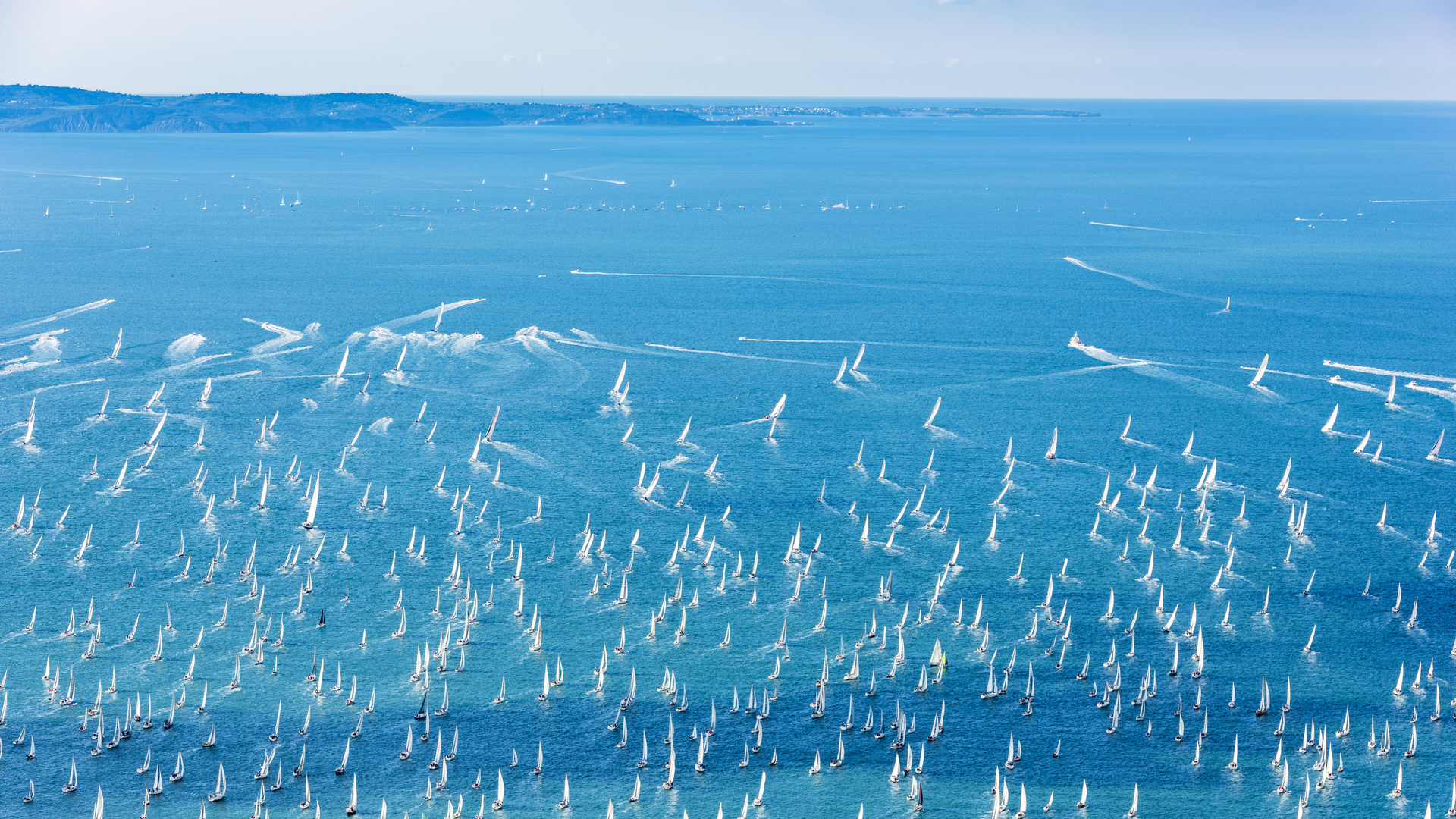 Barche a vela sulla costa, poco lontano da Trieste (© Nicola Simeoni/EyeEm/Getty Images)(Bing Italia)
