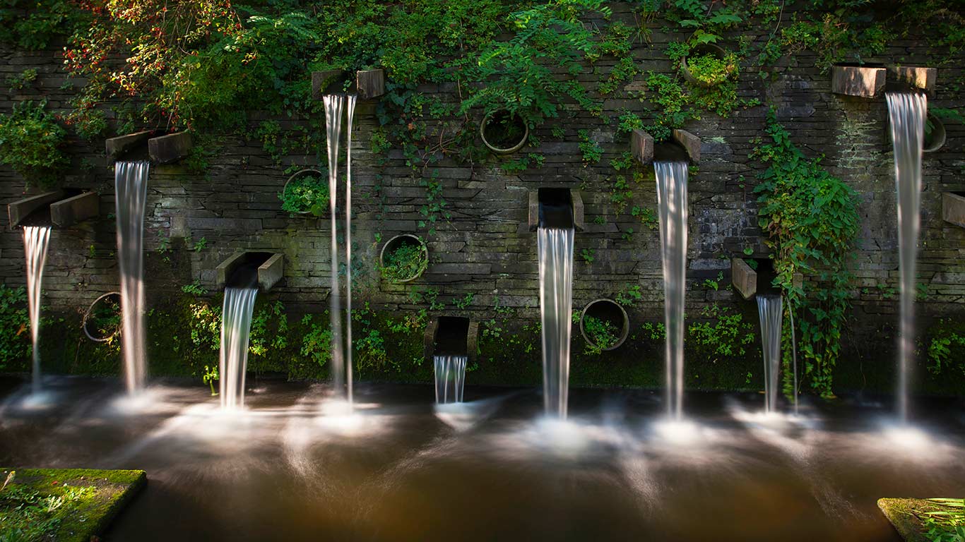 Fountains in the park Planten un Blomen, Hamburg, Germany (© Andreas Rose/Corbis)(Bing United Kingdom)
