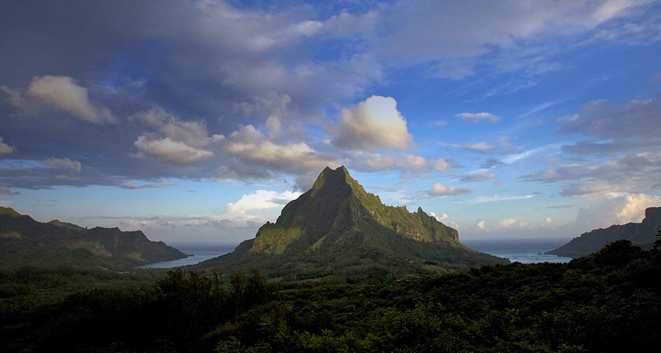 Mount Rotui in Moorea, French Polynesia -- David Liittschwager, National Geographic &copy; (Bing United States)