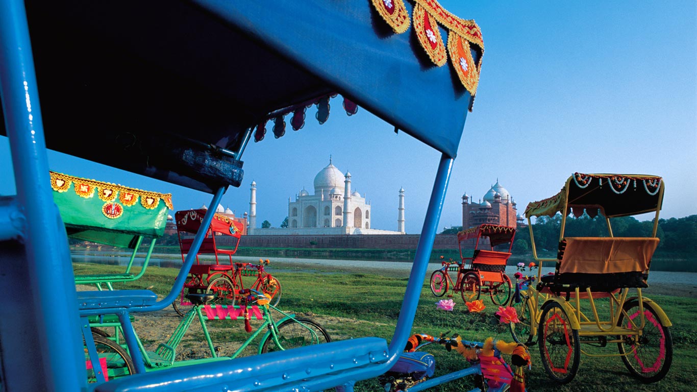 Rickshaws and view of Taj Mahal in Agra, India (© Dinesh Khanna/Axiom)(Bing United Kingdom)