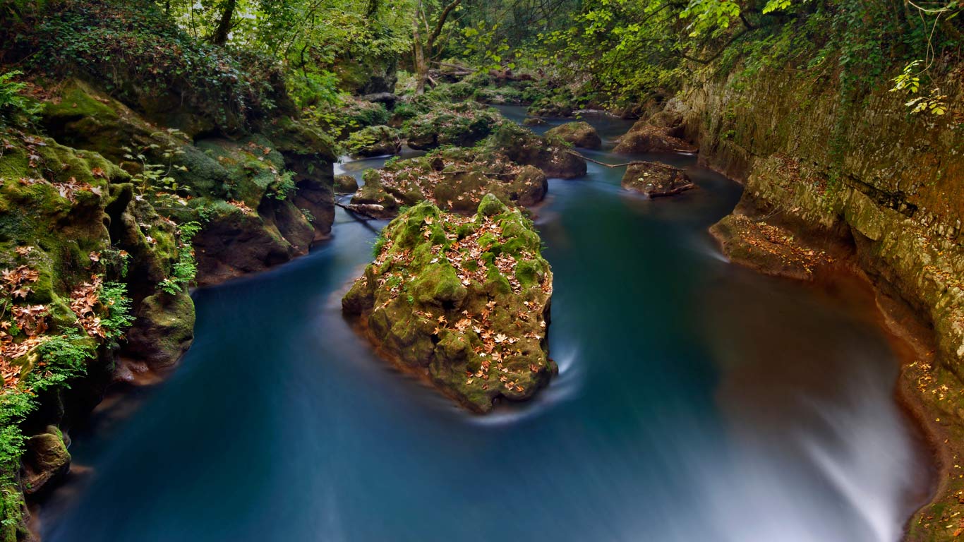 Thyamis River near Ioannina, Greece (© Hercules Milas/Alamy)(Bing United States)