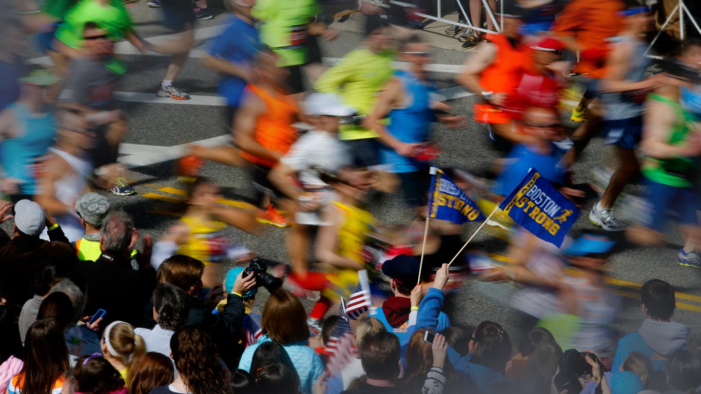 Runners in the 118th Boston Marathon on Monday, April 21, 2014 (Bill Greene/The Boston Globe/Getty Images)(Bing United States)
