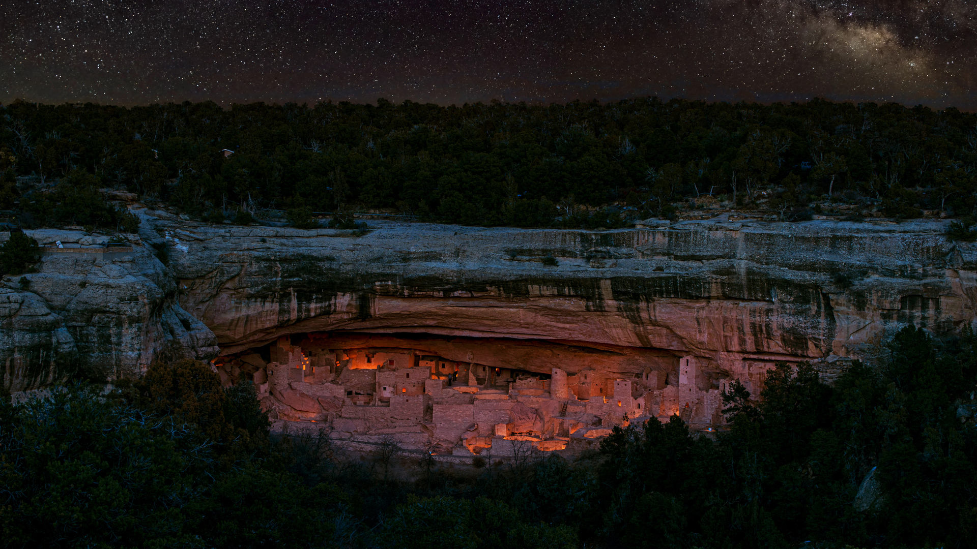 Cliff dwellings in Mesa Verde National Park, Colorado (© Brad McGinley Photography/Getty Images)(Bing United States)