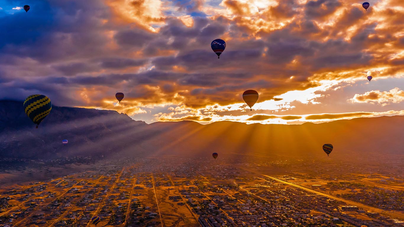 冉冉升起的热气球，美国新墨西哥州 (© Blaine Harrington III/Alamy)(Bing China)