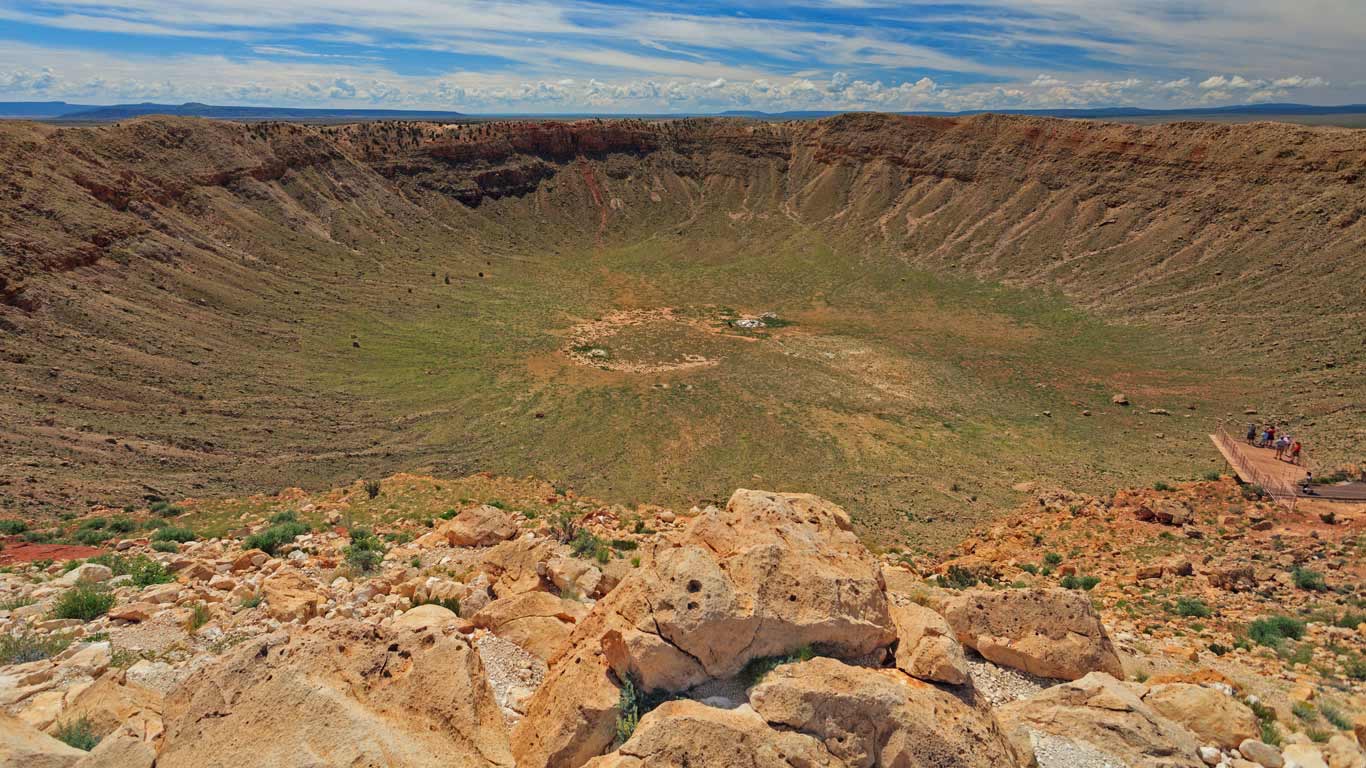 Meteor Crater, Arizona (© Michele Falzone/Alamy)(Bing Canada)