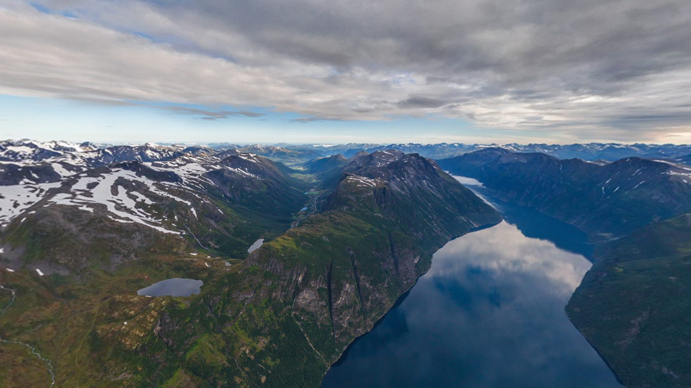 Fjords near Hellesylt, Norway (© AirPano)(Bing Canada)
