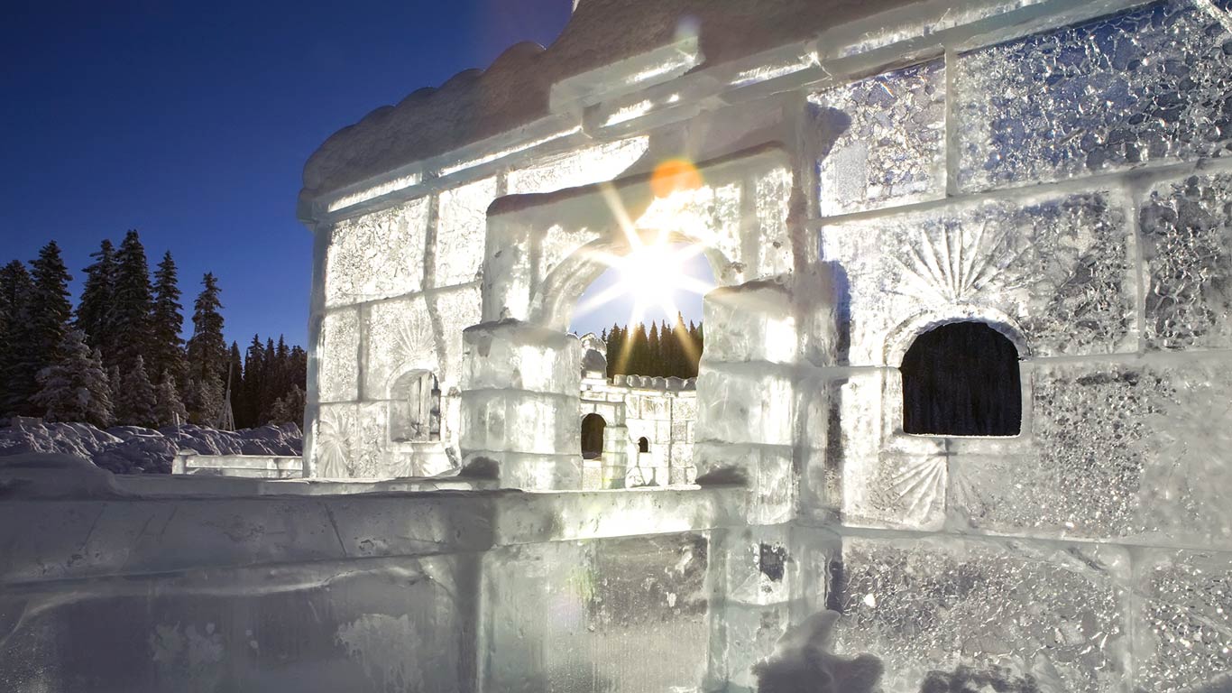Ice castle with a sunburst and blue sky, Lake Louise, Alberta (© Michael Interisano/Design Pics RM/Age Fotostock)(Bing Canada)