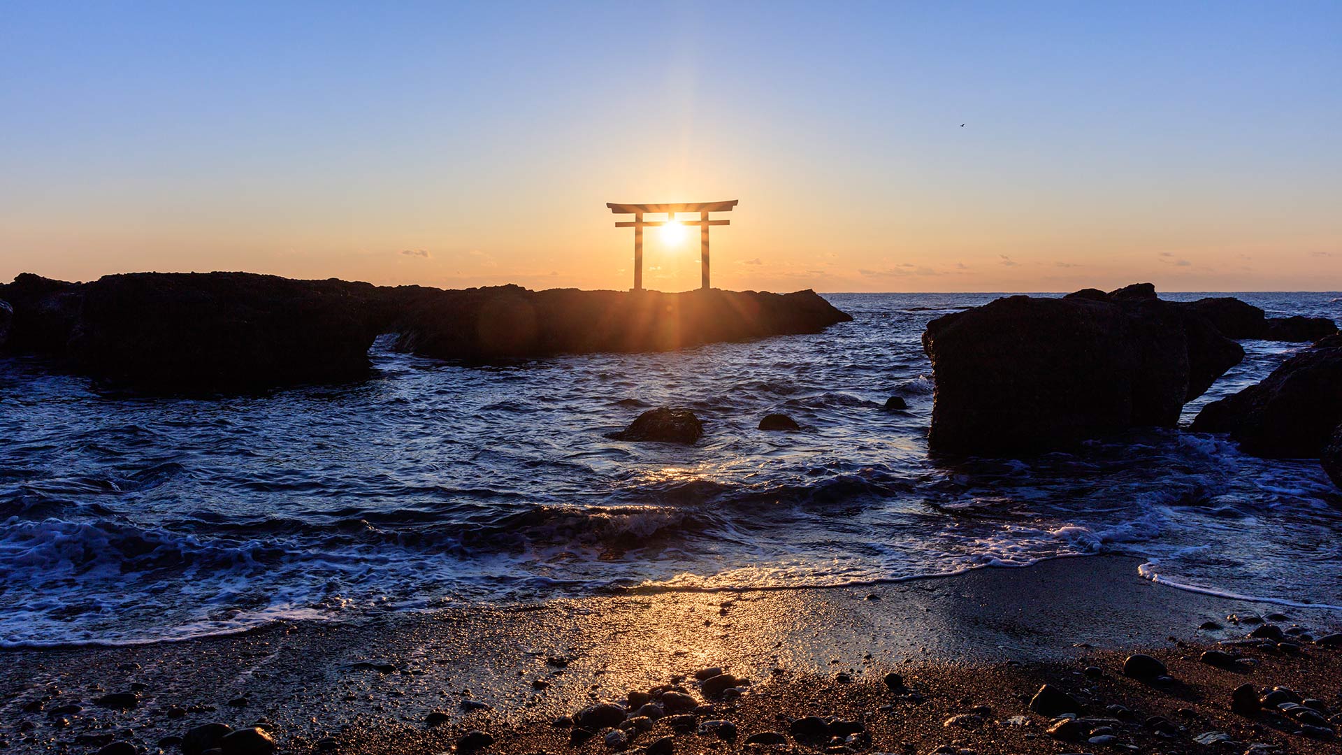 神磯の鳥居, 茨城 大洗 (© Pigprox/Shutterstock)(Bing Japan)