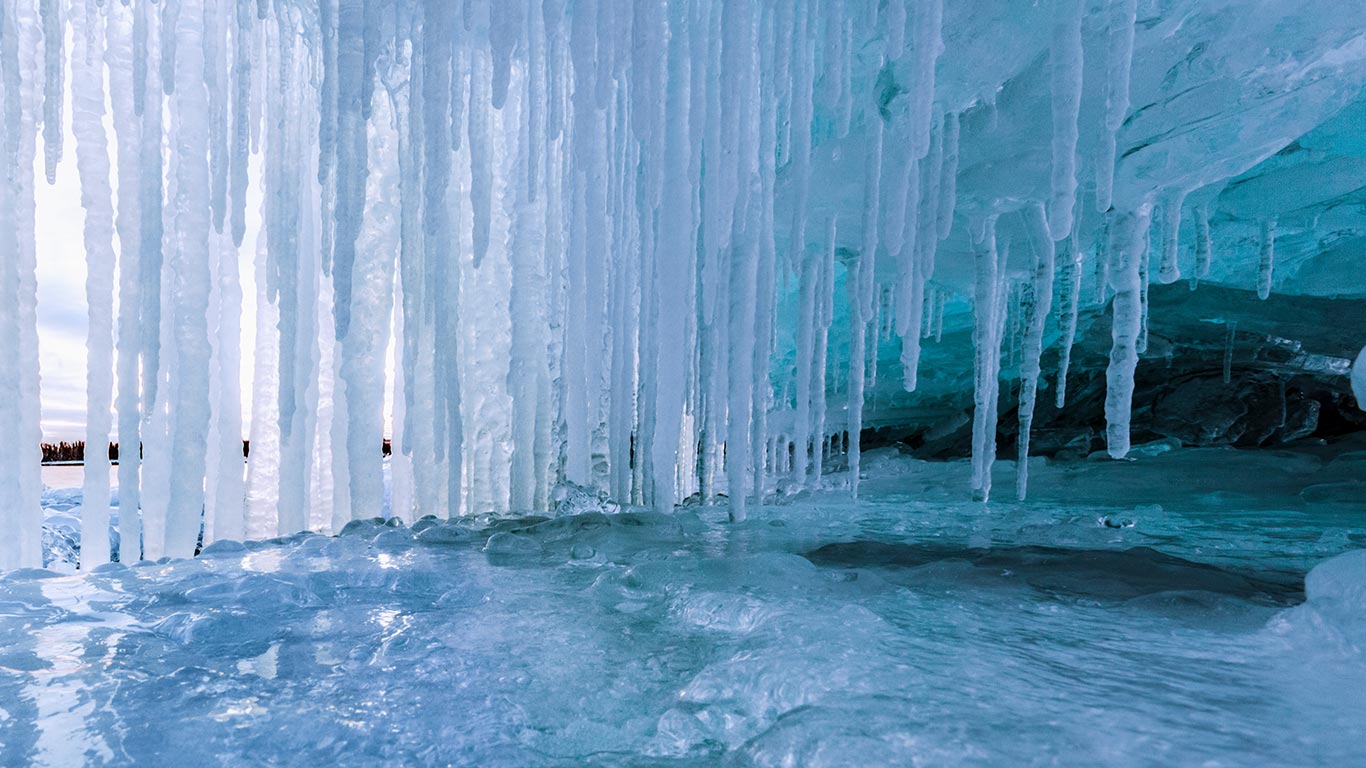 Icicles on Lake Superior, Thunder Bay, Ont. (© Susan Dykstra/Design Pics/Getty Images)(Bing Canada)