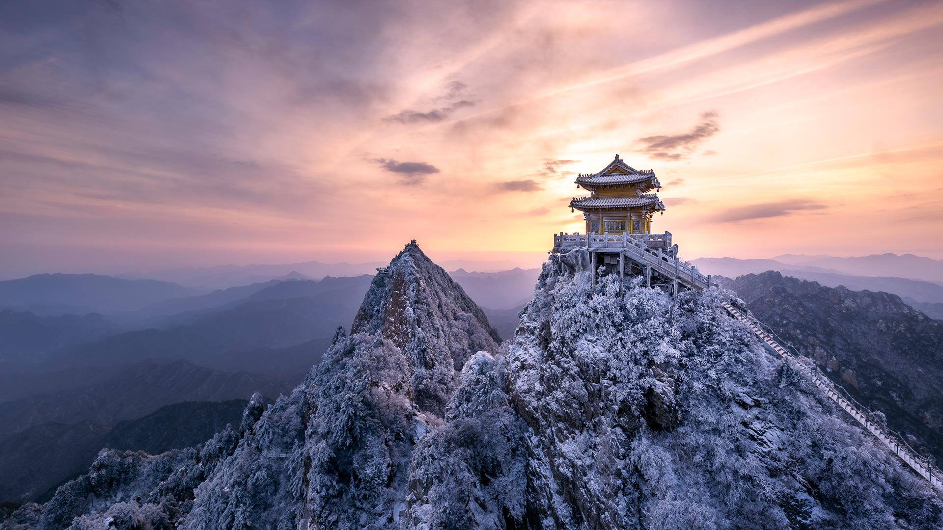 ｢洛陽老君山｣中国, 河南省, 洛陽市 (© Sino Images/Getty Images)(Bing Japan)