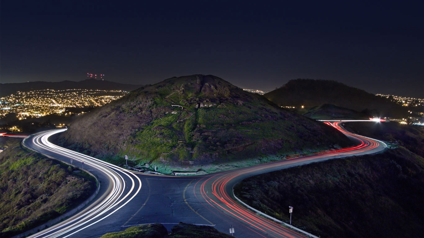 Christmas Tree Road and the hills of Twin Peaks, San Francisco (© Terence Chang/Getty Images)(Bing Canada)