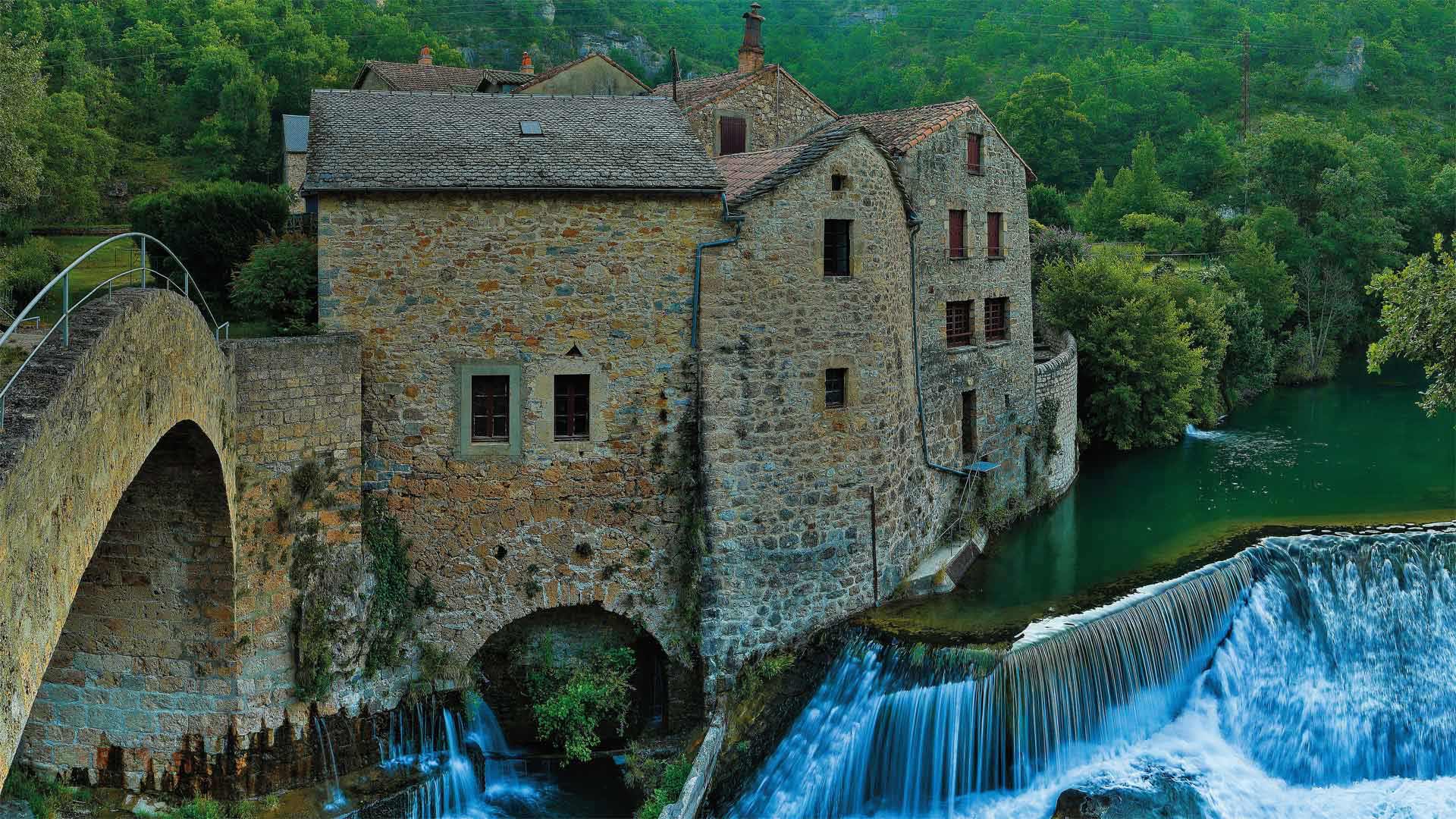 The Dourbie Gorge in Grands Causses Natural Regional Park, Occitanie, France (© Hemis/Alamy)(Bing United Kingdom)