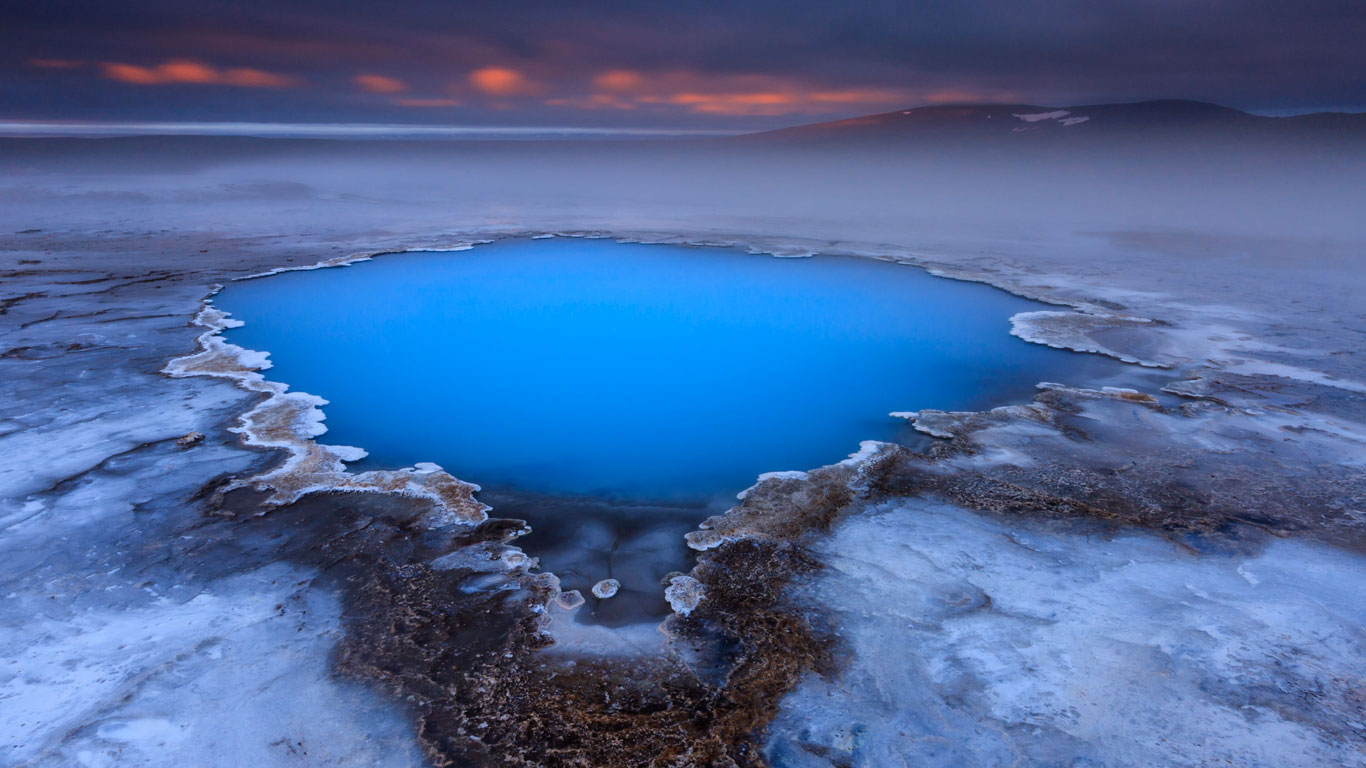 Hveravellir hot spring on Kjölur plateau, Iceland (© Mliberra/Getty Images)(Bing United Kingdom)