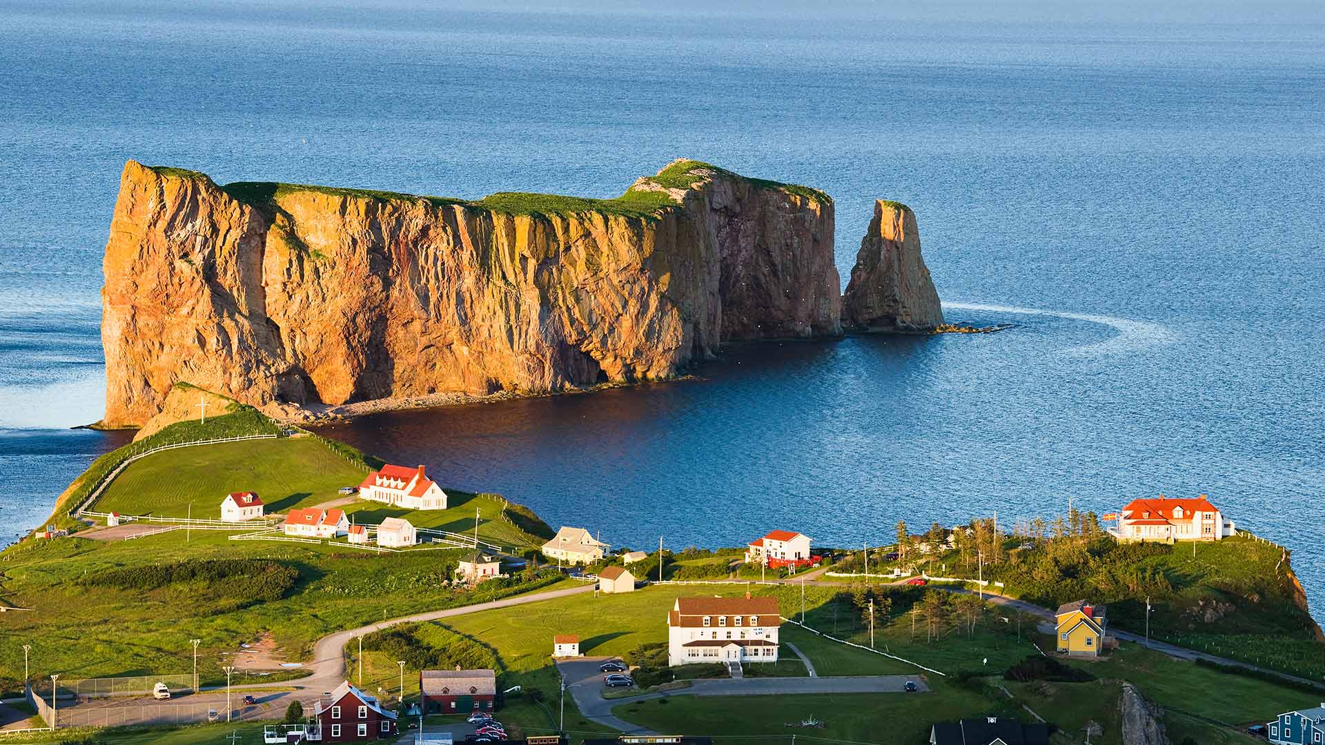 Percé Rock off the Gaspé Peninsula, Quebec (© Design Pics/DanitaDelimont.com)(Bing Canada)