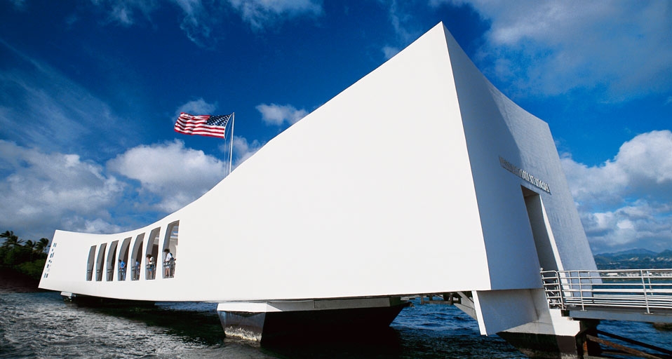 U.S.S. Arizona Memorial in Oahu, Hawaii (© Reed Kaestner/Corbis) &copy; (Bing United States)