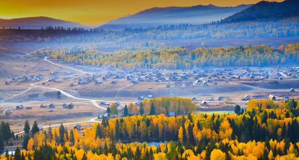 禾木村的清晨，薄雾笼罩大地 (© Feng Wei Photography/Flickr/Getty Images) &copy; (Bing China)