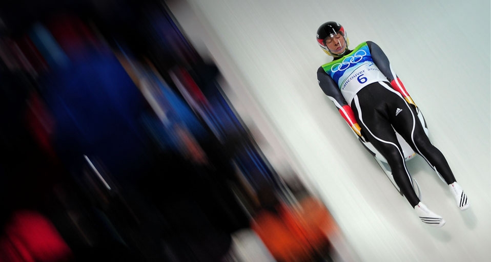 David Möller, Deutschland, beim Herreneinzel der Rennrodler bei den Winterspielen 2010. – Shaun  Botterill/Getty Images &copy; (Bing Germany)
