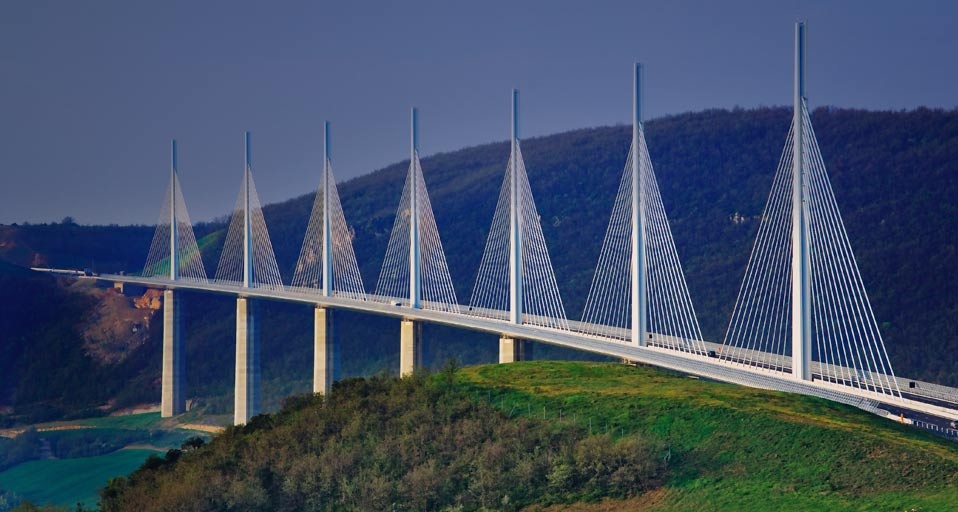 「ミヨー橋」フランス, タルン川渓谷 -- SIME/eStock Photo &copy; (Bing Japan)