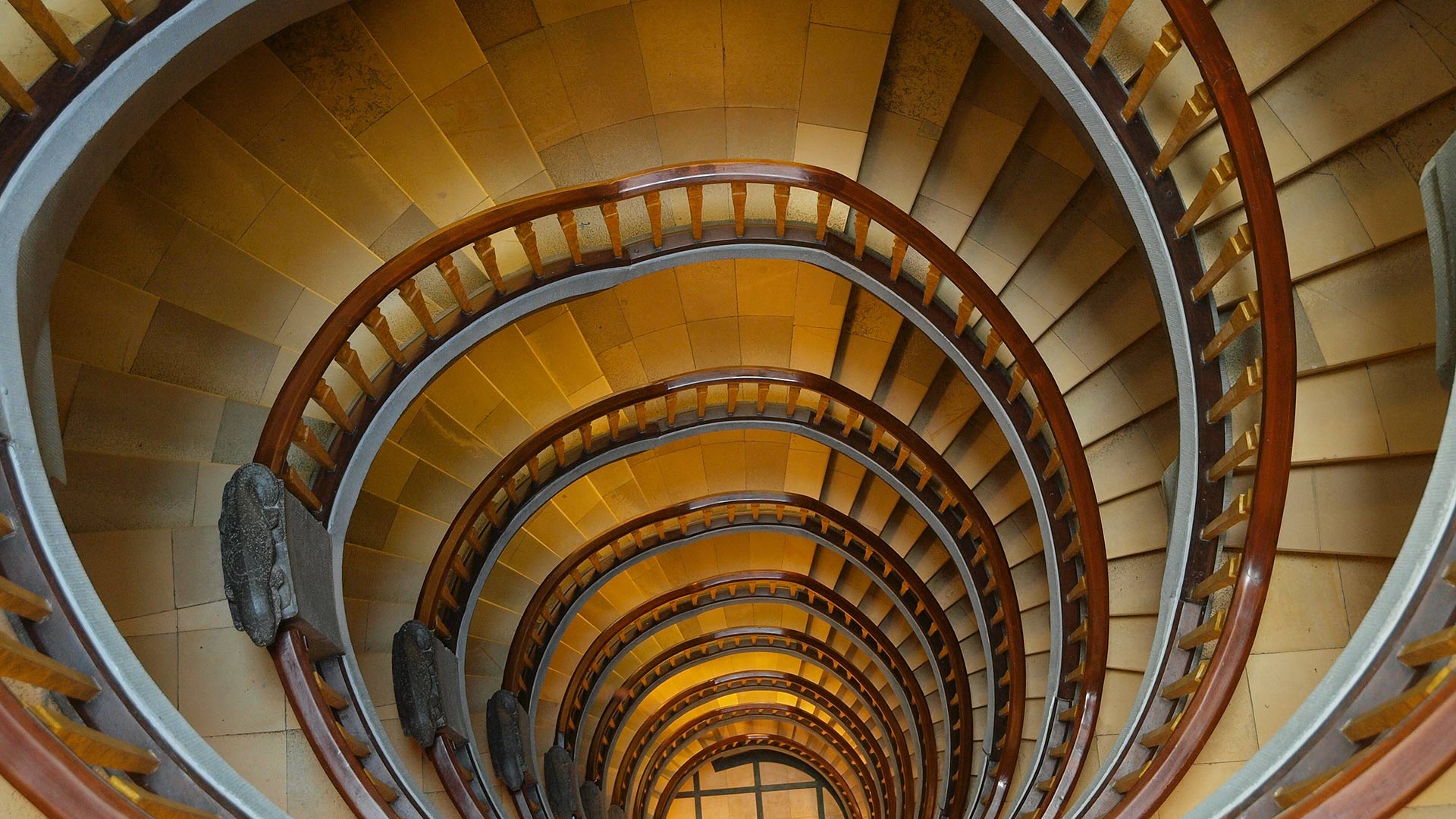 A spiral staircase in Hamburg, Germany (© Rüdiger Hess/geo-select FotoArt)(Bing United Kingdom)
