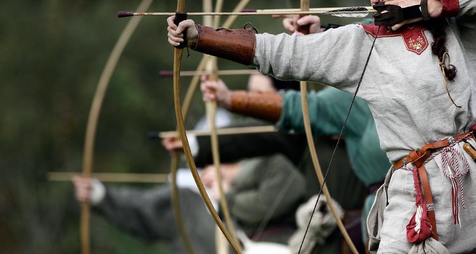 Enthusiasts participate in the annual Battle of Hastings re-enactment, Battle, England (© Matthew Lloyd/Getty Images) &copy; (Bing United Kingdom)