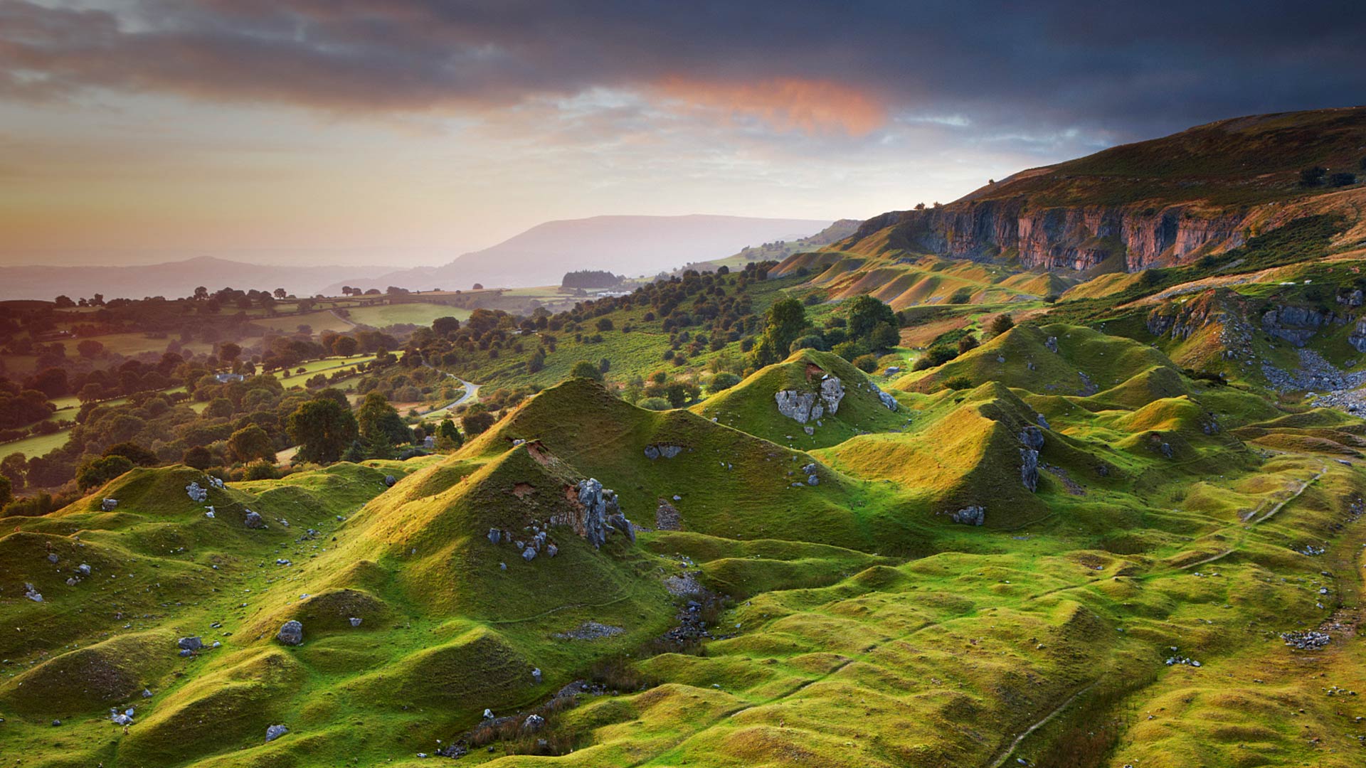 The Llangattock Escarpment in the Brecon Beacons National Park, Powys, Wales (© Interfoto/DanitaDelimont.com)(Bing United Kingdom)