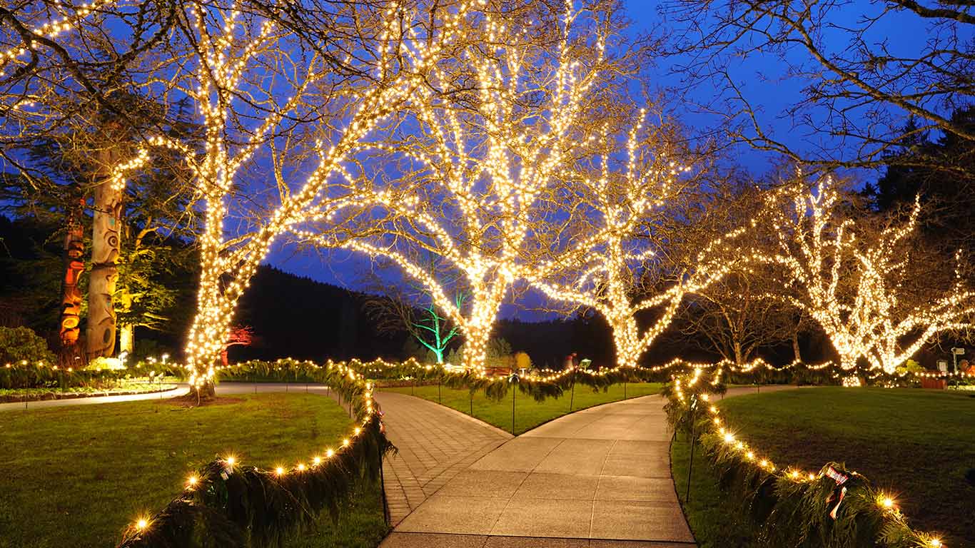 Christmas in Butchart Gardens, Victoria, B.C. (© 2009fotofriends/Shutterstock)(Bing Canada)