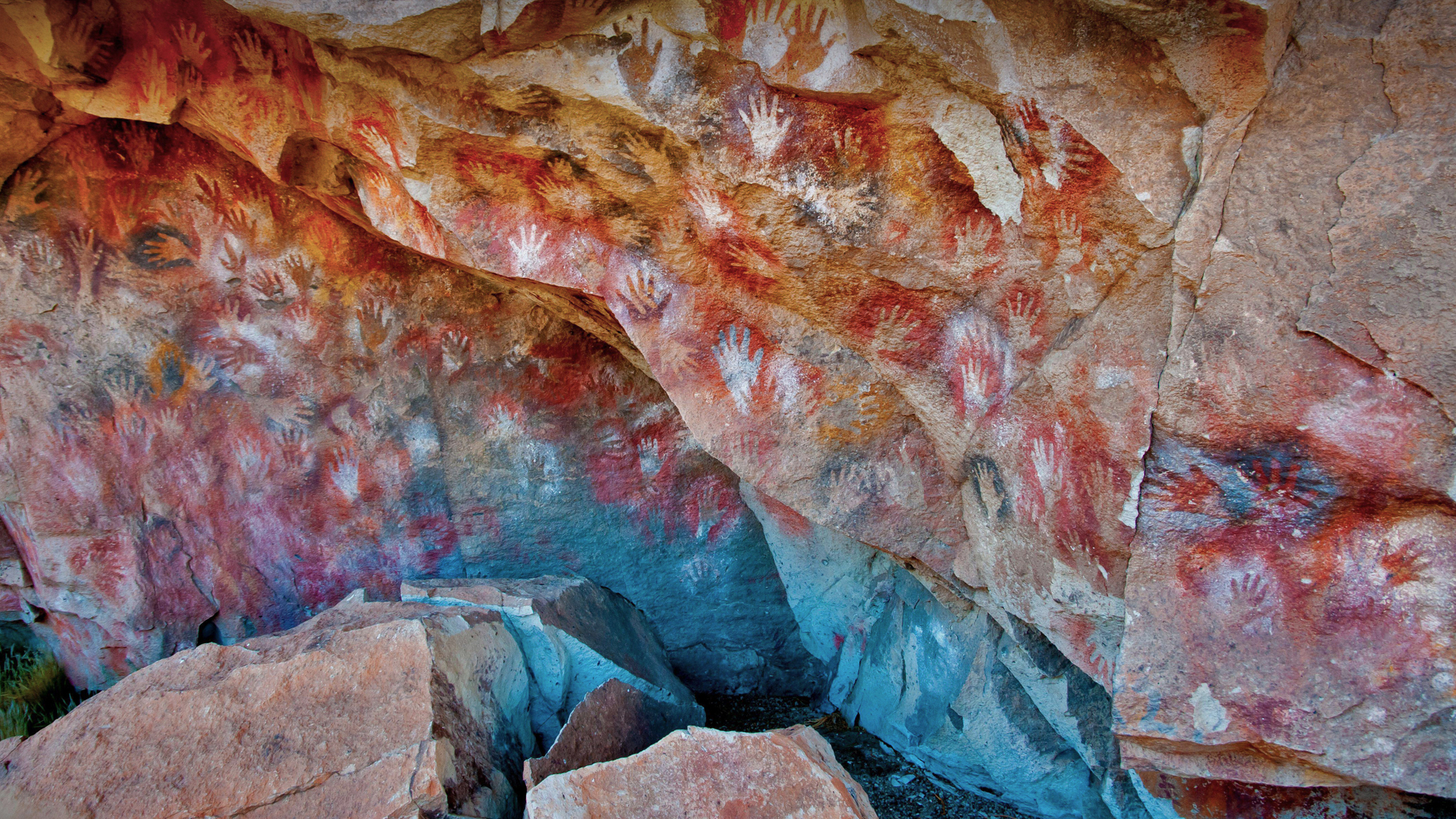 Cueva de las Manos (Cave of the Hands) in Santa Cruz, Argentina (© Adwo/Alamy)(Bing Canada)