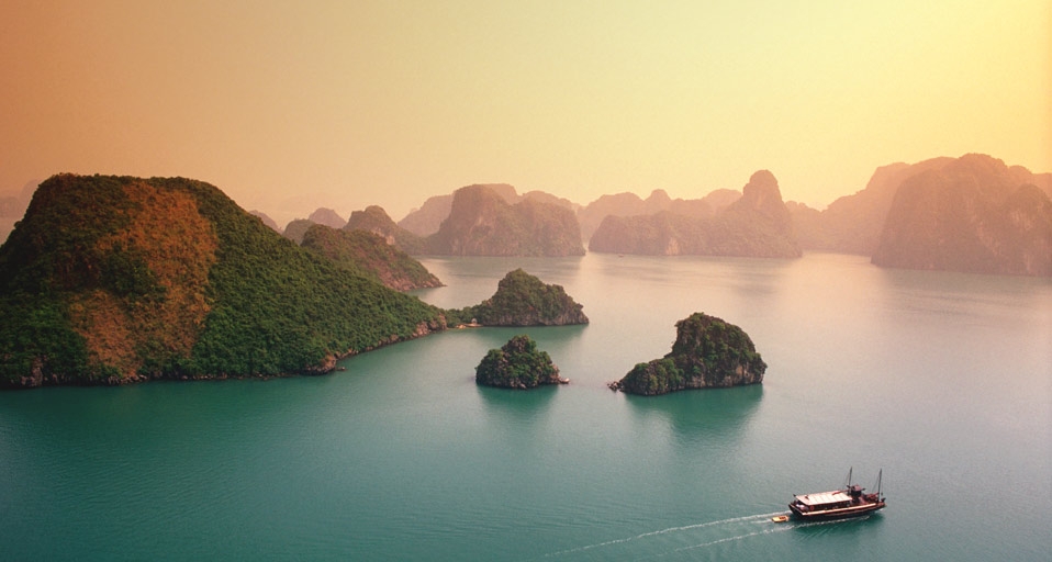 Halong Bay in Quang Ninh province, Vietnam (© Mark Daffey/Lonely Planet) &copy; (Bing United Kingdom)