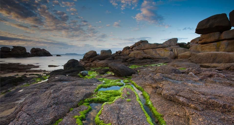 Côte de granit rose, Côtes-d’Armor, Bretagne (© Roland Gerth/Corbis) &copy; (Bing France)