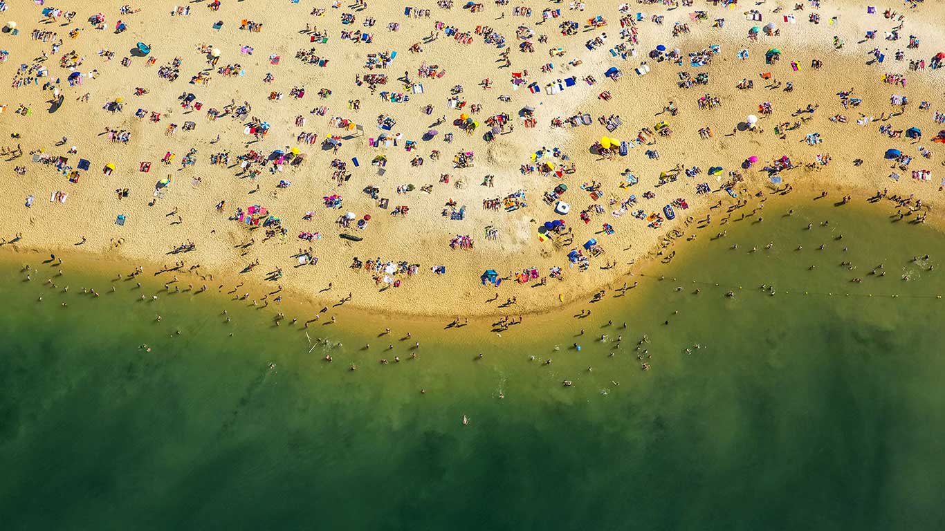 Badegäste am Silbersee II, Haltern am See, Nordrhein-Westfalen, Deutschland (© imageBROKER/REX/Shutterstock/Rex Images)(Bing Deutschland)